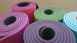 yoga-mats-1620086-1600x900